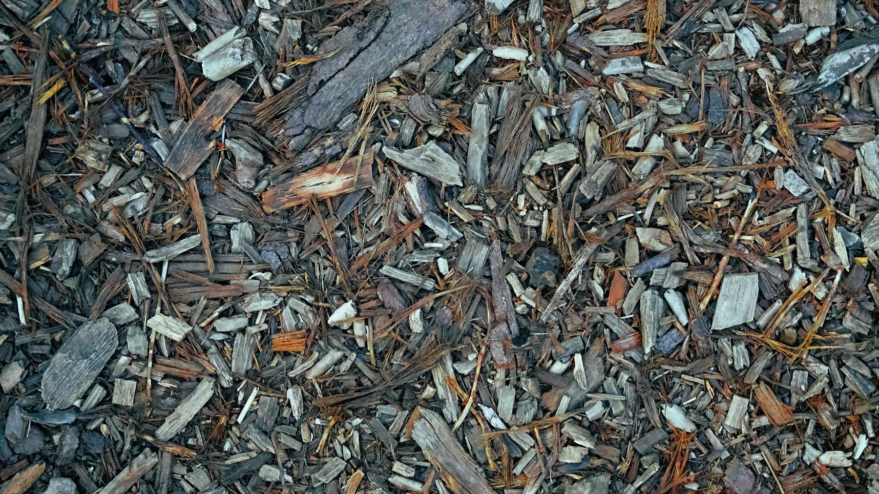 Natural wood-chip mulch suitable for tree beds